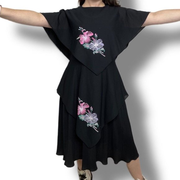 Vintage Dresses & Skirts - 1980's Vintage Gilberti Cape ‘Hawaiian Style’ Layered Dress